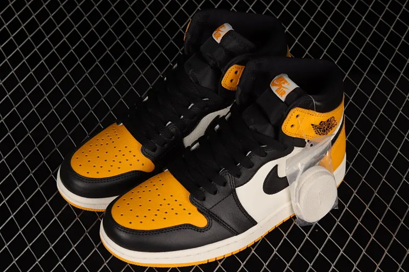 All categories Air Jordan Jordan series basketball shoes Air Jordan 1 High pure original version Air Jordan 1 Retro High OG AJ1 Joe 1 black and yellow toe 555088-711